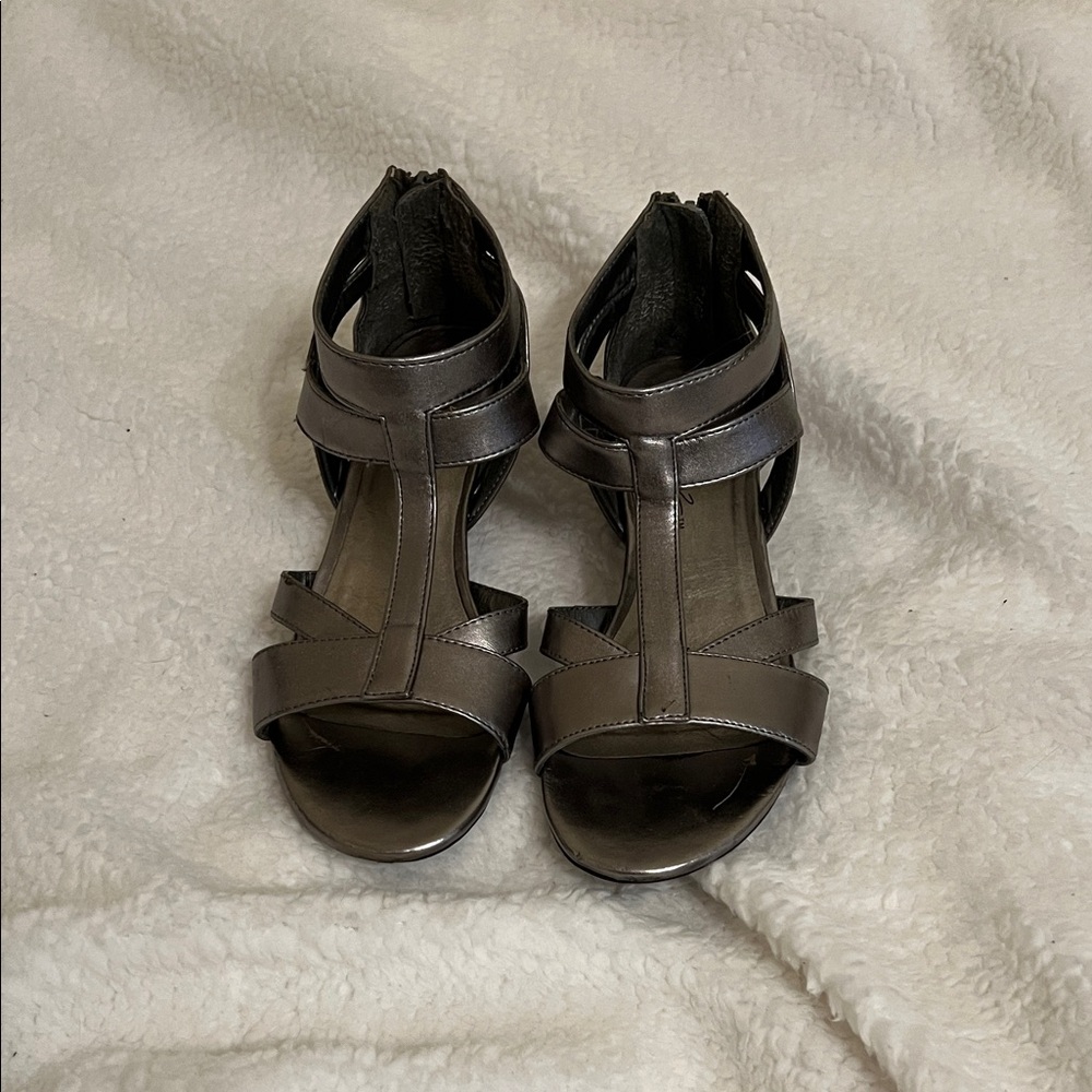 Elegant Women's Strappy Sandals - Metallic